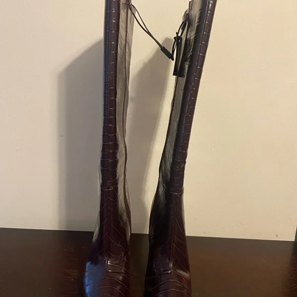 Elegant Purple/ Eggplant Knee-High Boots - Picture 2 of 5